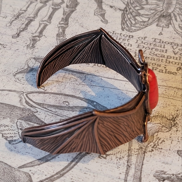 Bat Bracelet - Picture 2 of 3